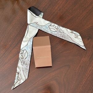 David Yurman Black and Cream Scarf